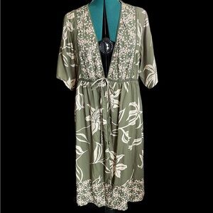 Women’s lightweight robe. Tie front. Rayon. NWOT